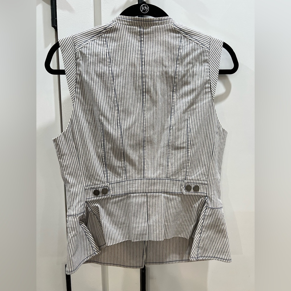 Structured Seer/Sucker Vest With Edge - image 2